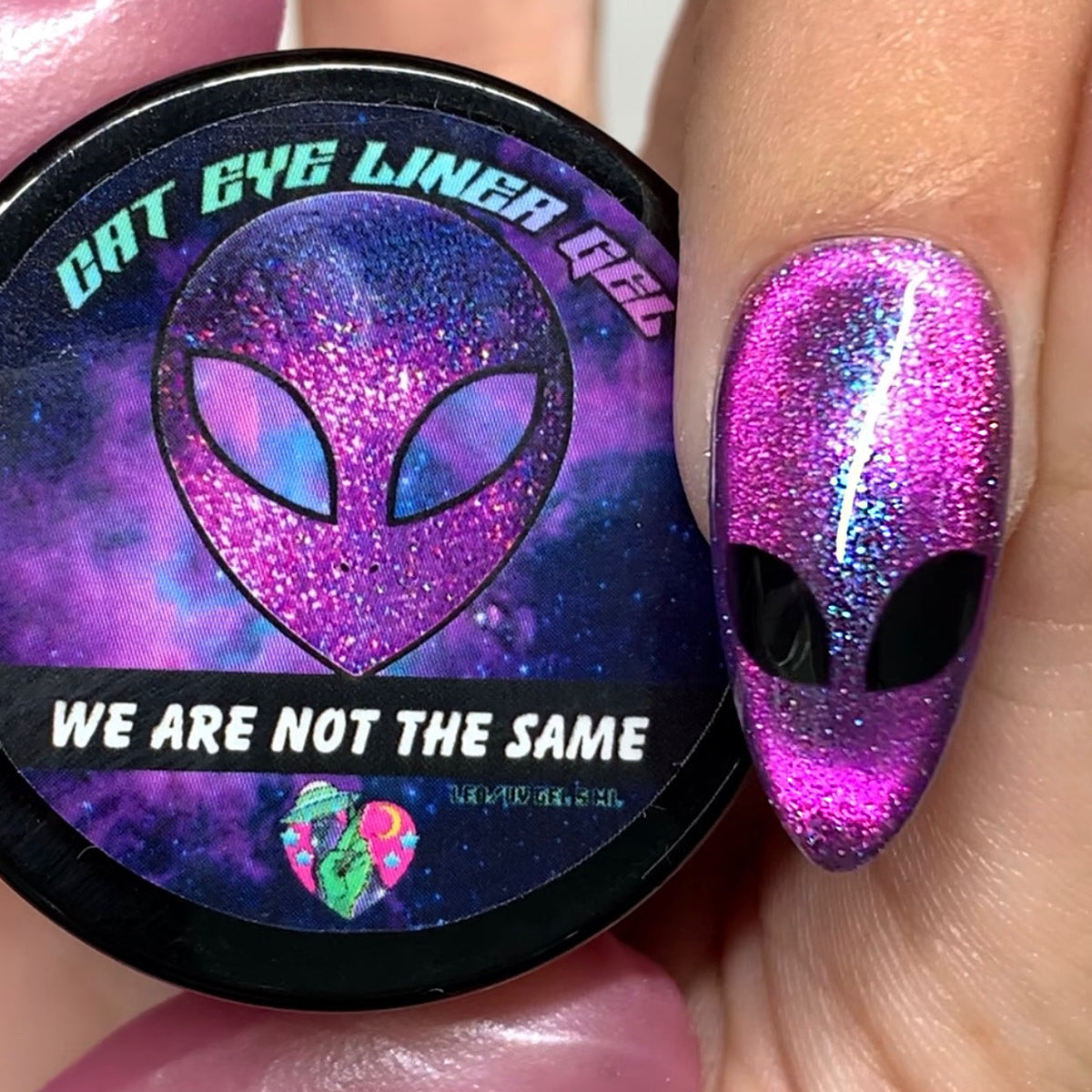 CAT EYE LINER GEL - WE ARE NOT THE SAME